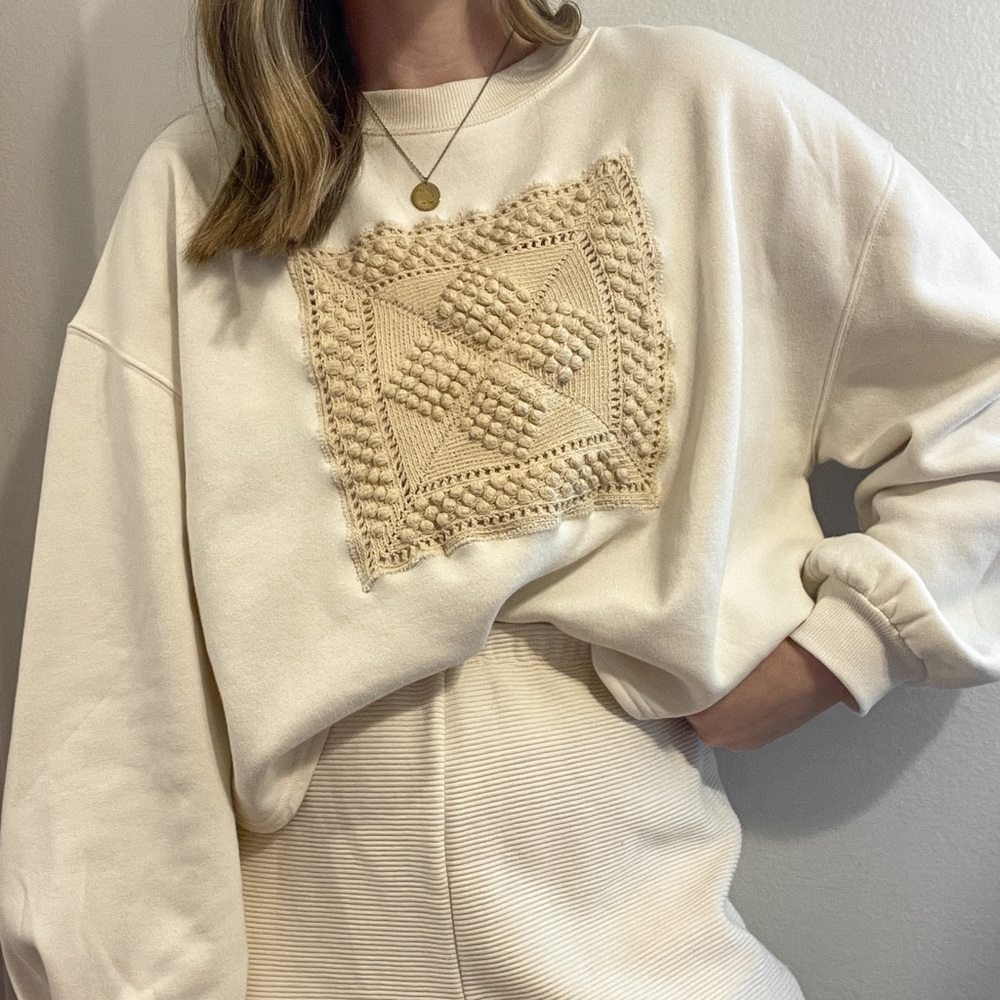 CROCHET APPLIQUÉ SWEATER